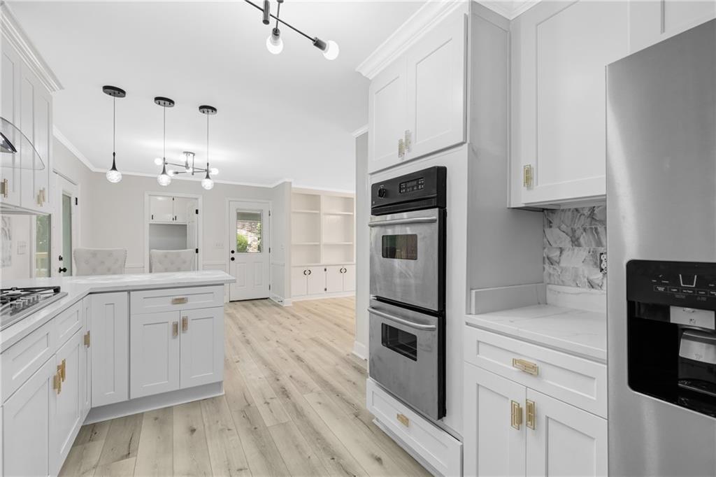 4373 Buckingham Circle Decatur, GA 30035 - Photo 5 of 40 a kitchen with granite countertop a sink stove and refrigerator