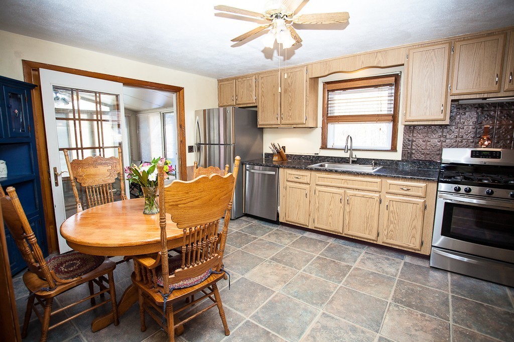 9 Patricia Road Billerica, MA 01821 - Photo 3 of 23