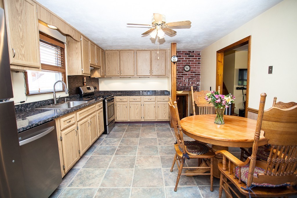 9 Patricia Road Billerica, MA 01821 - Photo 5 of 23