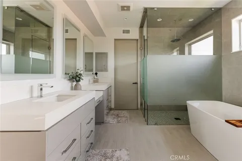 $3,300,000 | 664 Rosecrans Avenue, Manhattan Beach, CA 90266