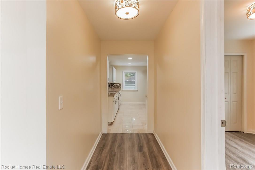 414 Roth Boulevard Clawson, MI 48017 - Photo 16 of 27 018-Hallway-3292713-medium.jpg