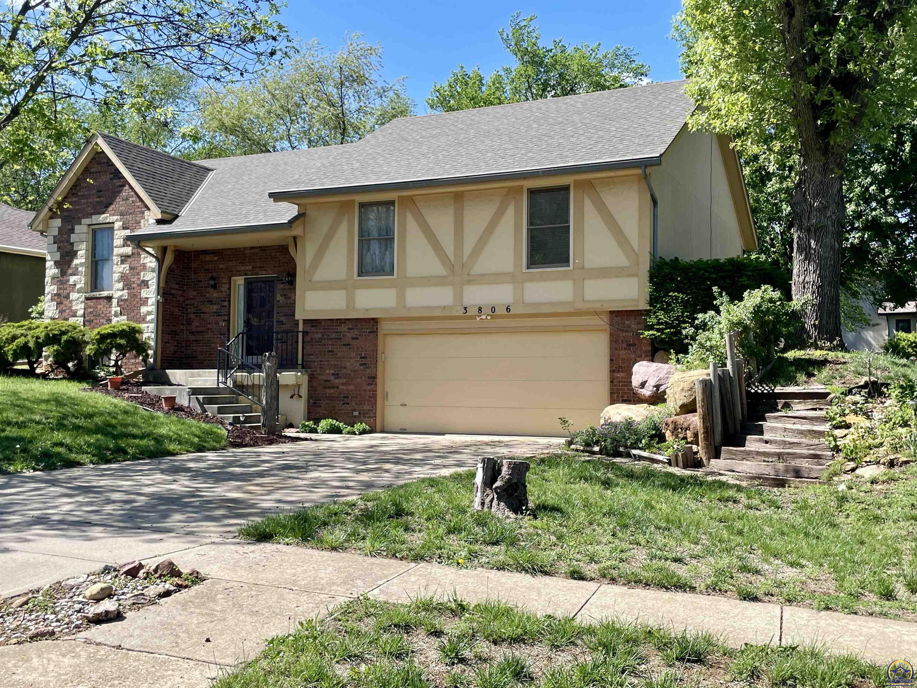 3806 Southwest Deer Trail Dr  