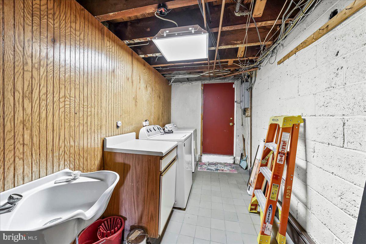 8309 Lynnewood Road Philadelphia, PA 19150 - Photo 23 of 28 a utility room with dryer and washer