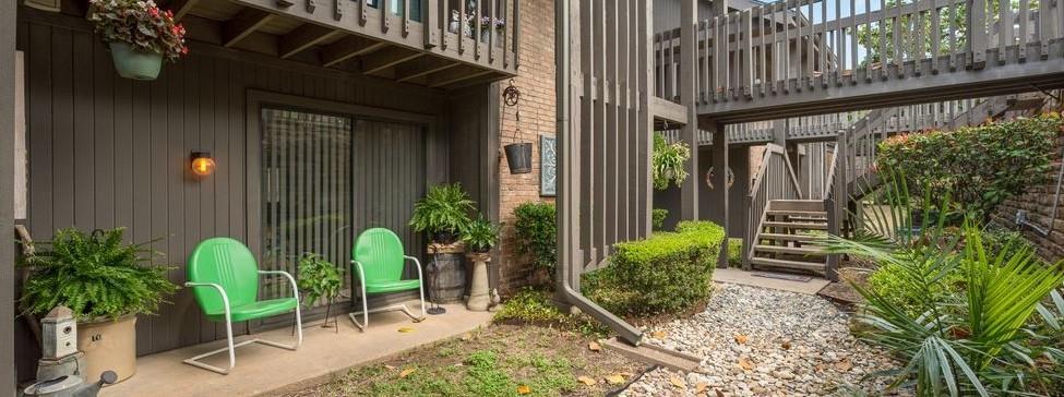 813 Signal Ridge Place, Unit 813 Rockwall, TX 75032 - Photo 16 of 22 SITTING AREA OFF OF PRIMARY BEDROOM