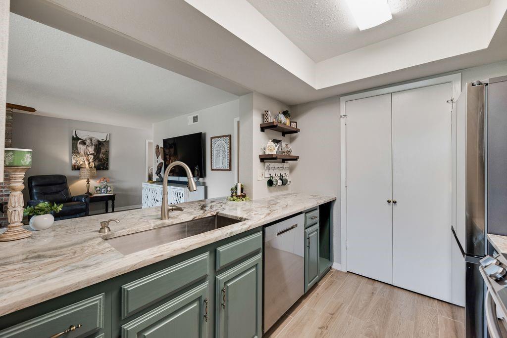 813 Signal Ridge Place, Unit 813 Rockwall, TX 75032 - Photo 6 of 22