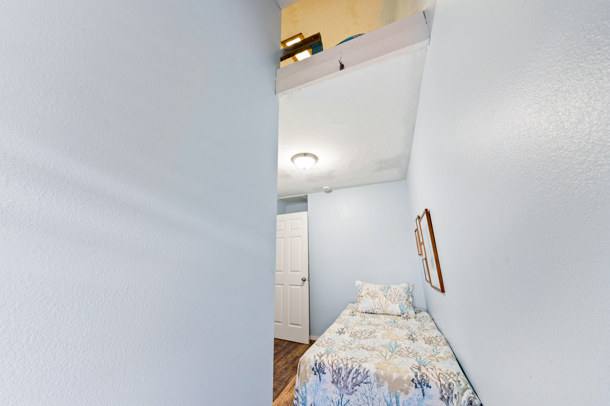 3411 Wilcox Road, Unit BV25 Lihue, HI 96766 - Photo 13 of 21 a view of a livingroom with table and chair