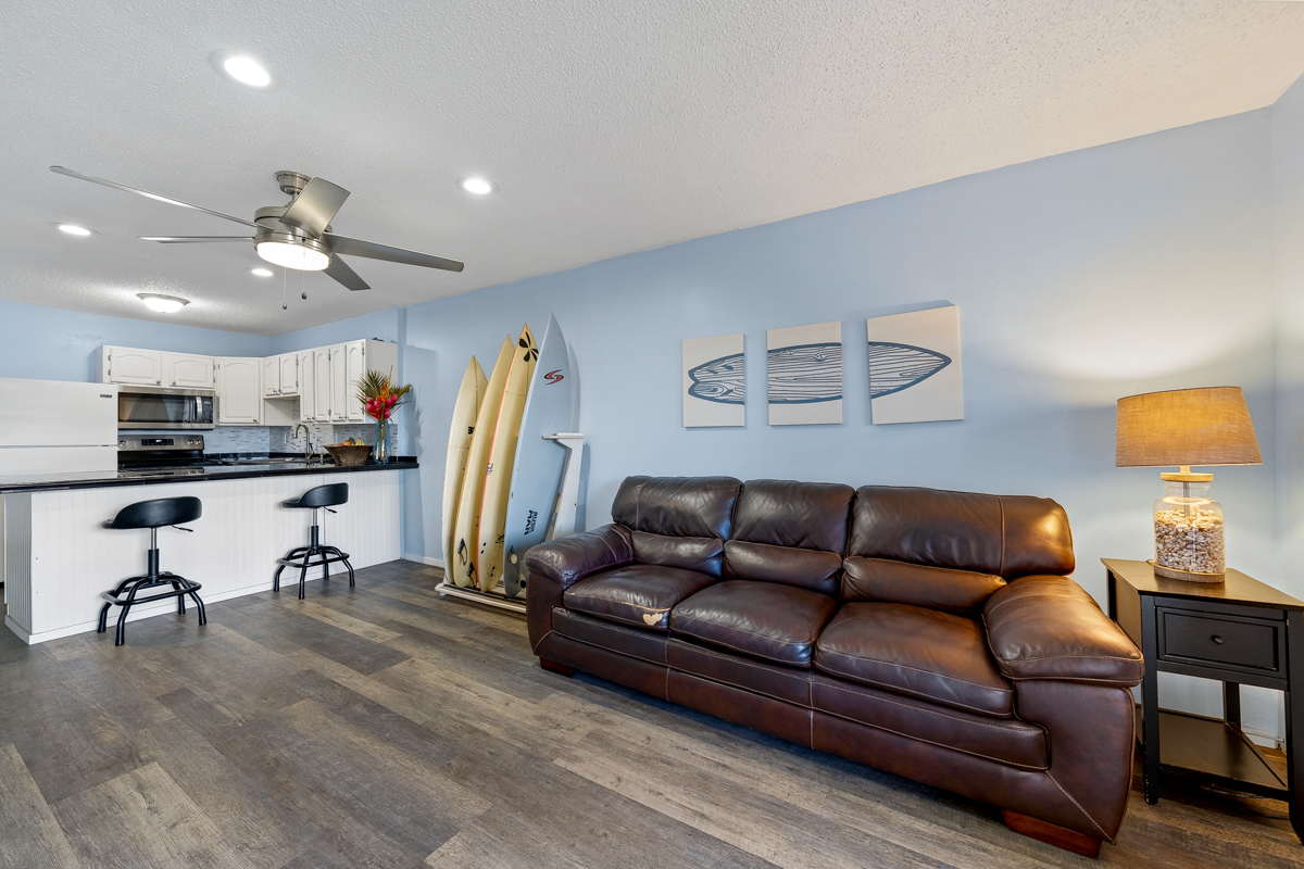 3411 Wilcox Road, Unit BV25 Lihue, HI 96766 - Photo 4 of 21 a living room with furniture and kitchen view
