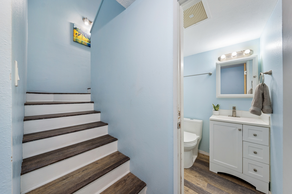 3411 Wilcox Road, Unit BV25 Lihue, HI 96766 - Photo 8 of 21 a view of a hallway with washer and dryer