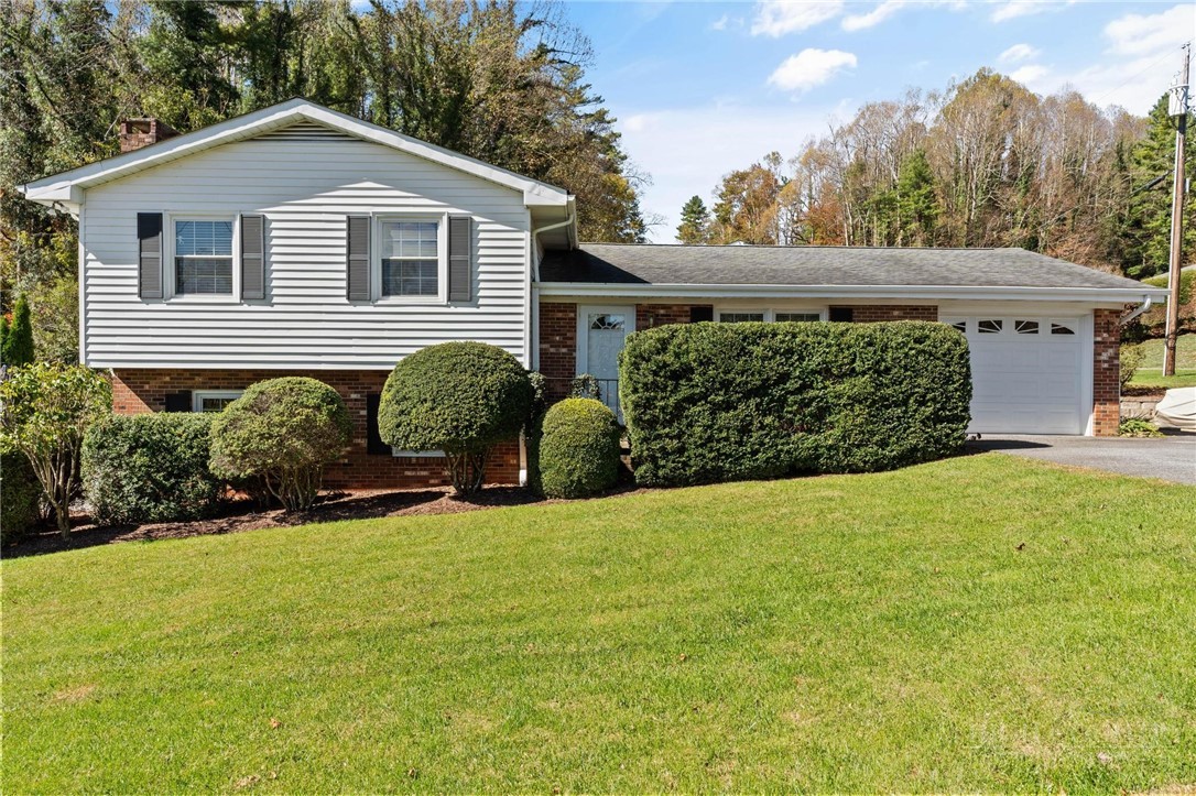 112 Chandy Street Boone, NC 28607 - Photo 40 of 50 front view of a house with a yard