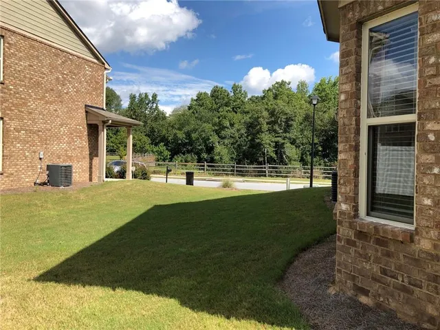 a view of a house with a backyard