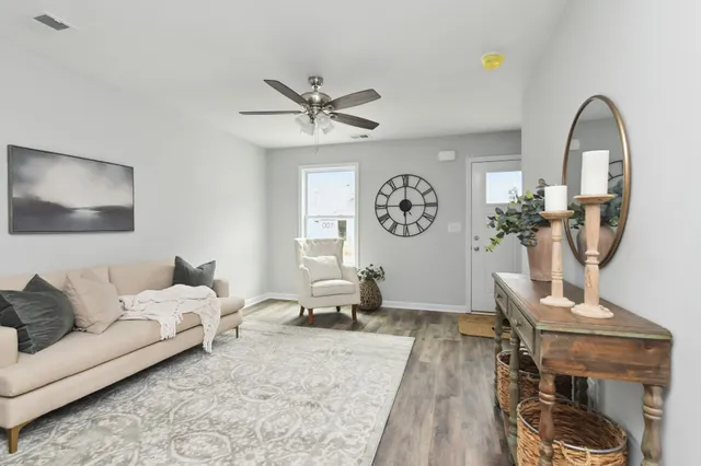 $1,800 | 100 Henry Drive, Unit 302, Burns, TN 37029