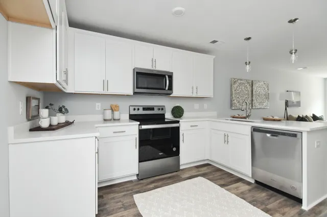 $1,800 | 100 Henry Drive, Unit 302, Burns, TN 37029