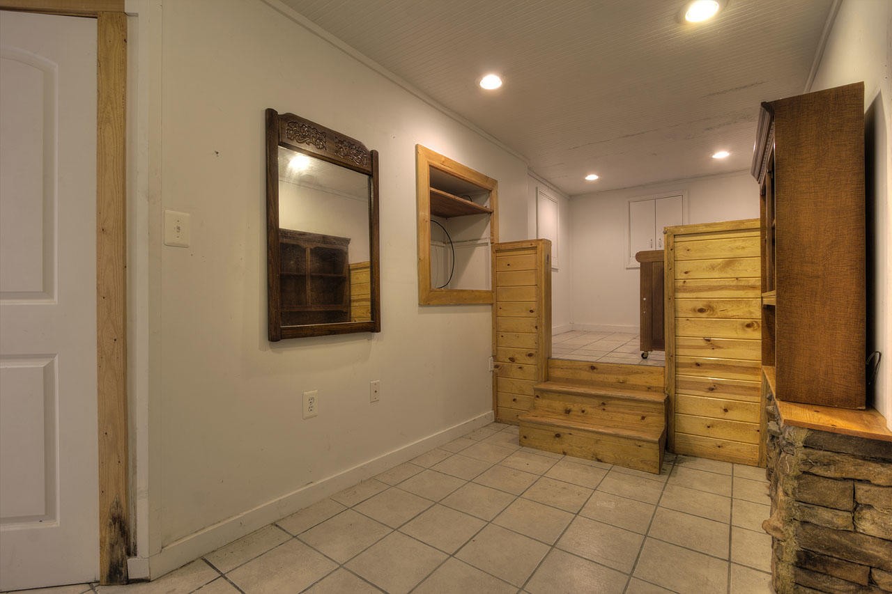 1659 South Mountain View Road Sevierville, TN 37876 - Photo 18 of 36 Gallery Image 18