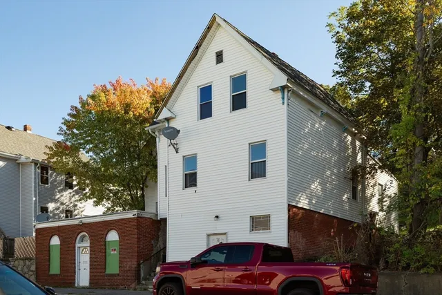 $960,000 | 52-52.5 Wall Street, Worcester, MA 01604