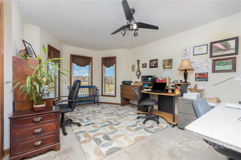4414 Hunter Rhyne Road Lincolnton, NC 28092 - Photo 31 of 35 a workspace with furniture