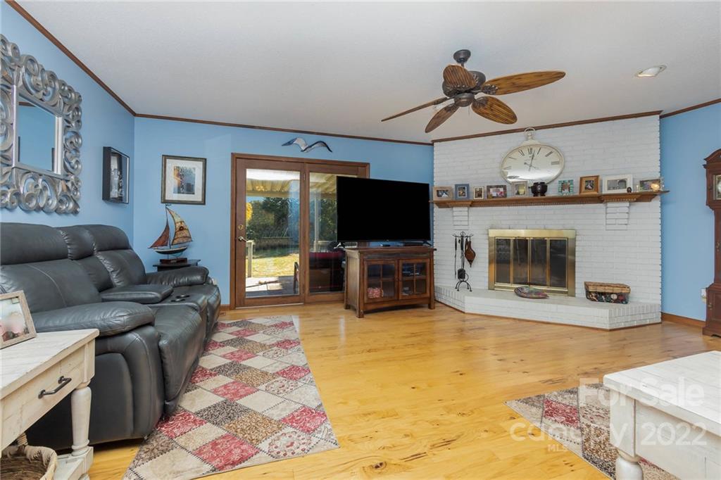4414 Hunter Rhyne Road Lincolnton, NC 28092 - Photo 8 of 35 a living room with furniture and a flat screen tv