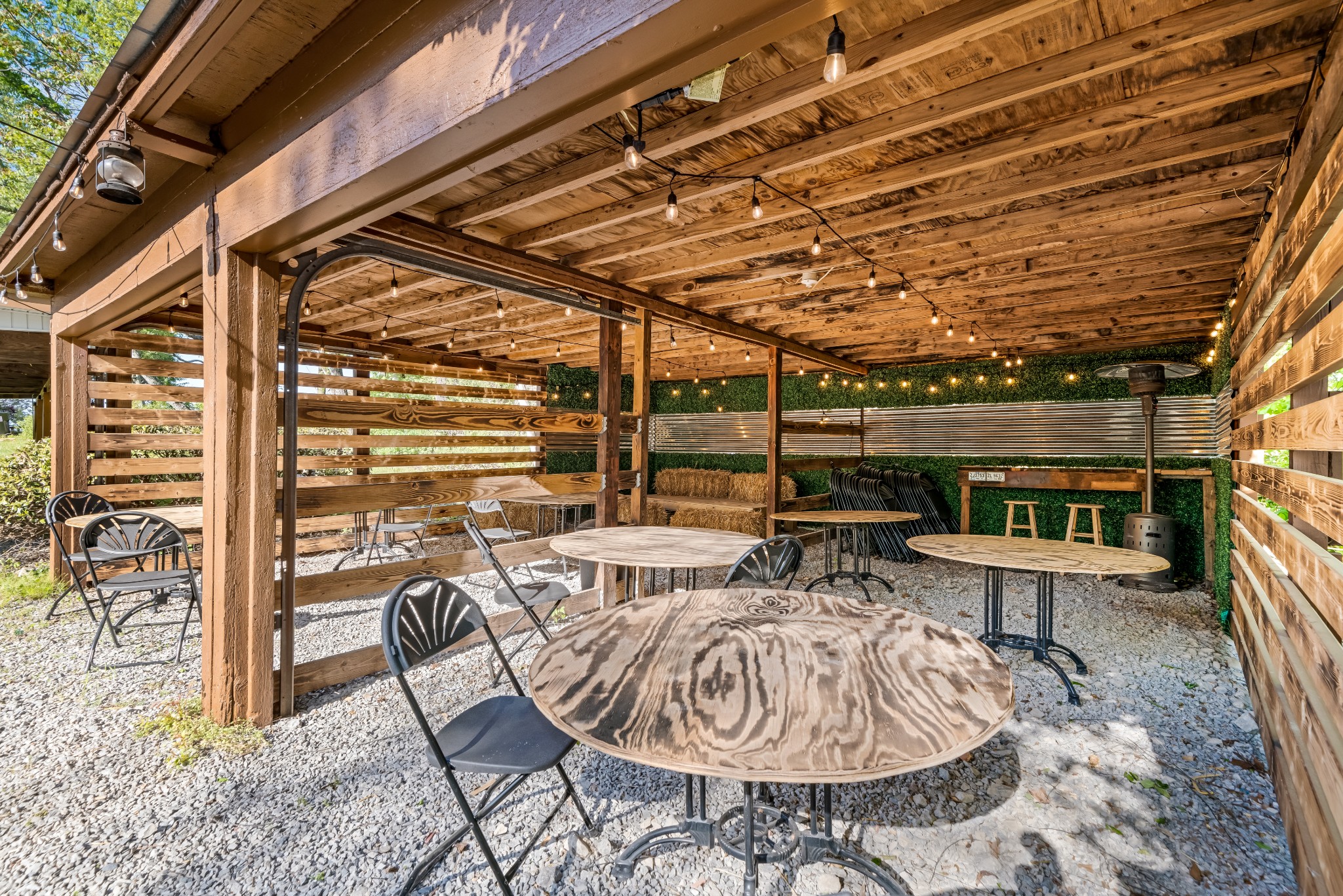 1323 Mt Zion Road Ashland City, TN 37015 - Photo 52 of 81 a view of a chairs and table in the patio