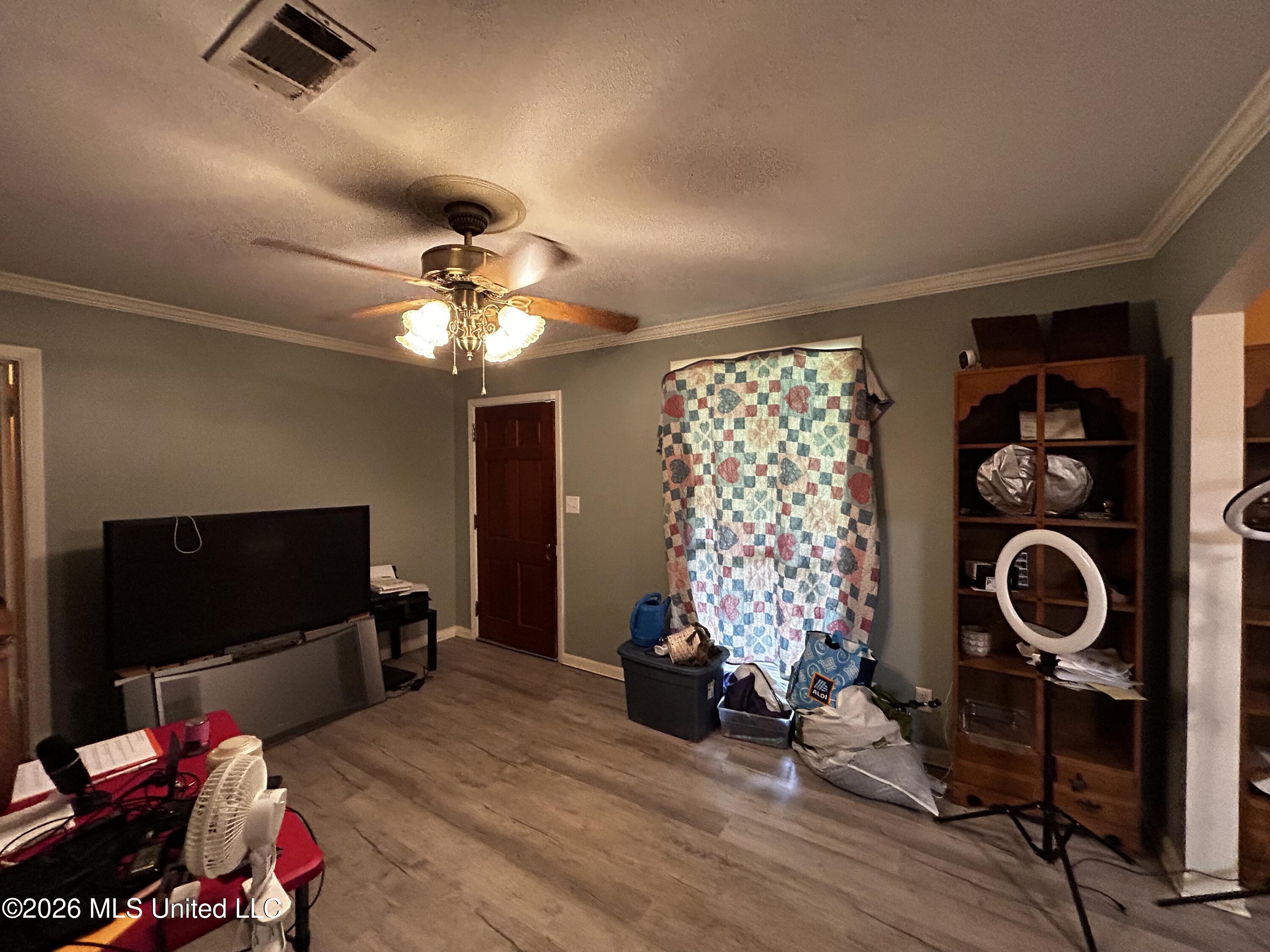 720 Colonial Circle Jackson, MS 39211 - Photo 2 of 25 Livingroom