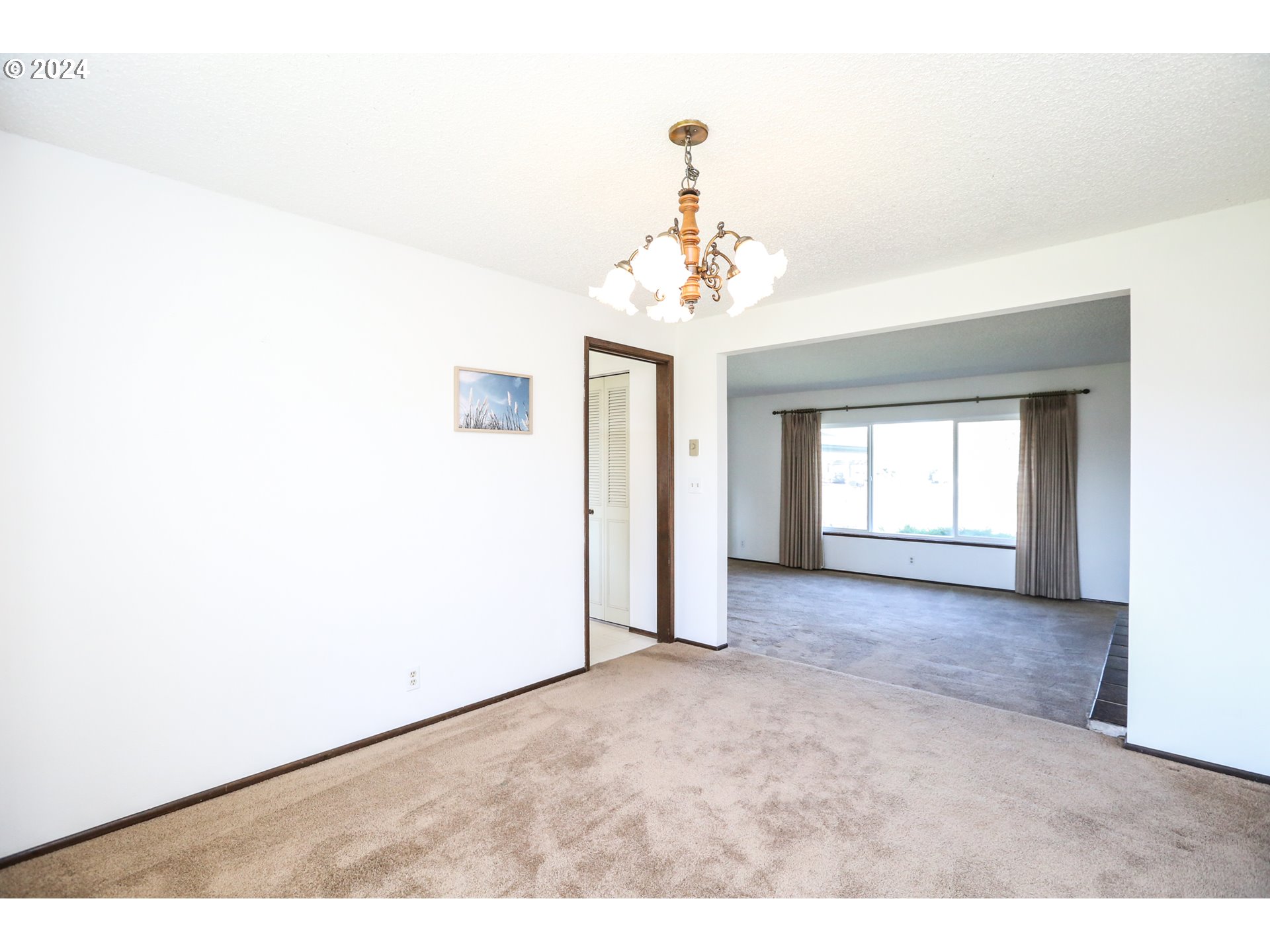 431 65th Street Springfield, OR 97478 - Photo 18 of 32 a view of an empty room with a window