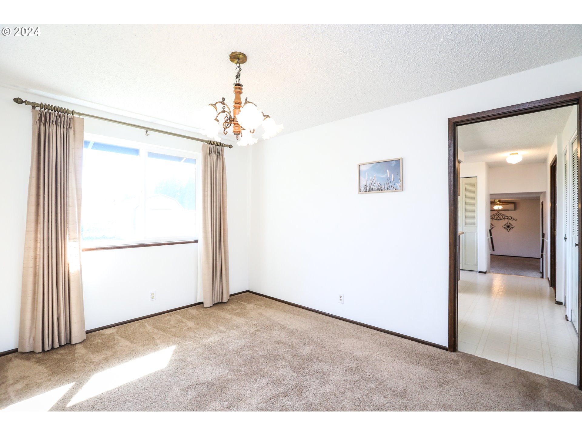 431 65th Street Springfield, OR 97478 - Photo 19 of 32 a view of a room with a large window