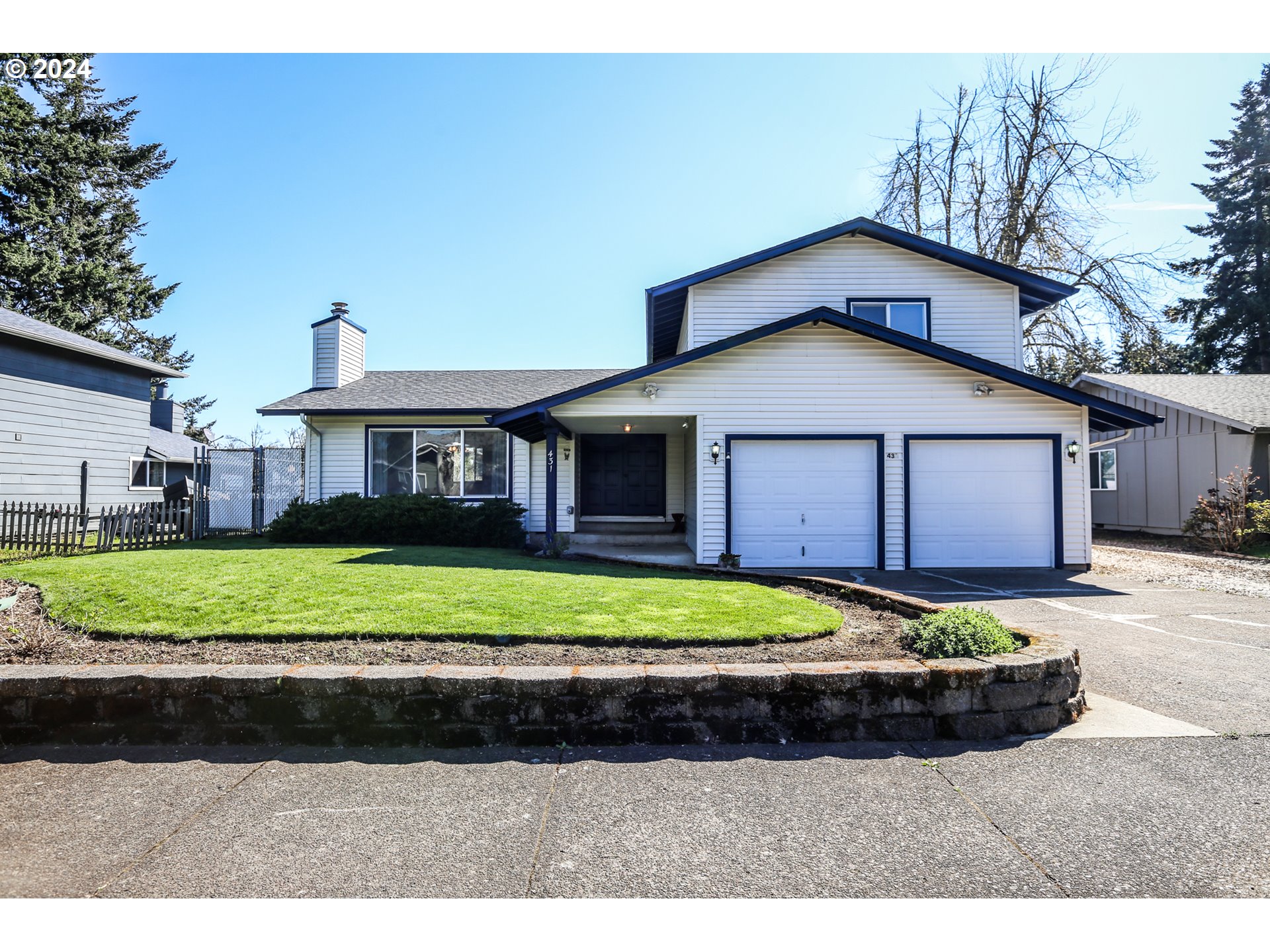 431 65th Street Springfield, OR 97478 - Photo 2 of 32 a front view of a house with a garden and trees