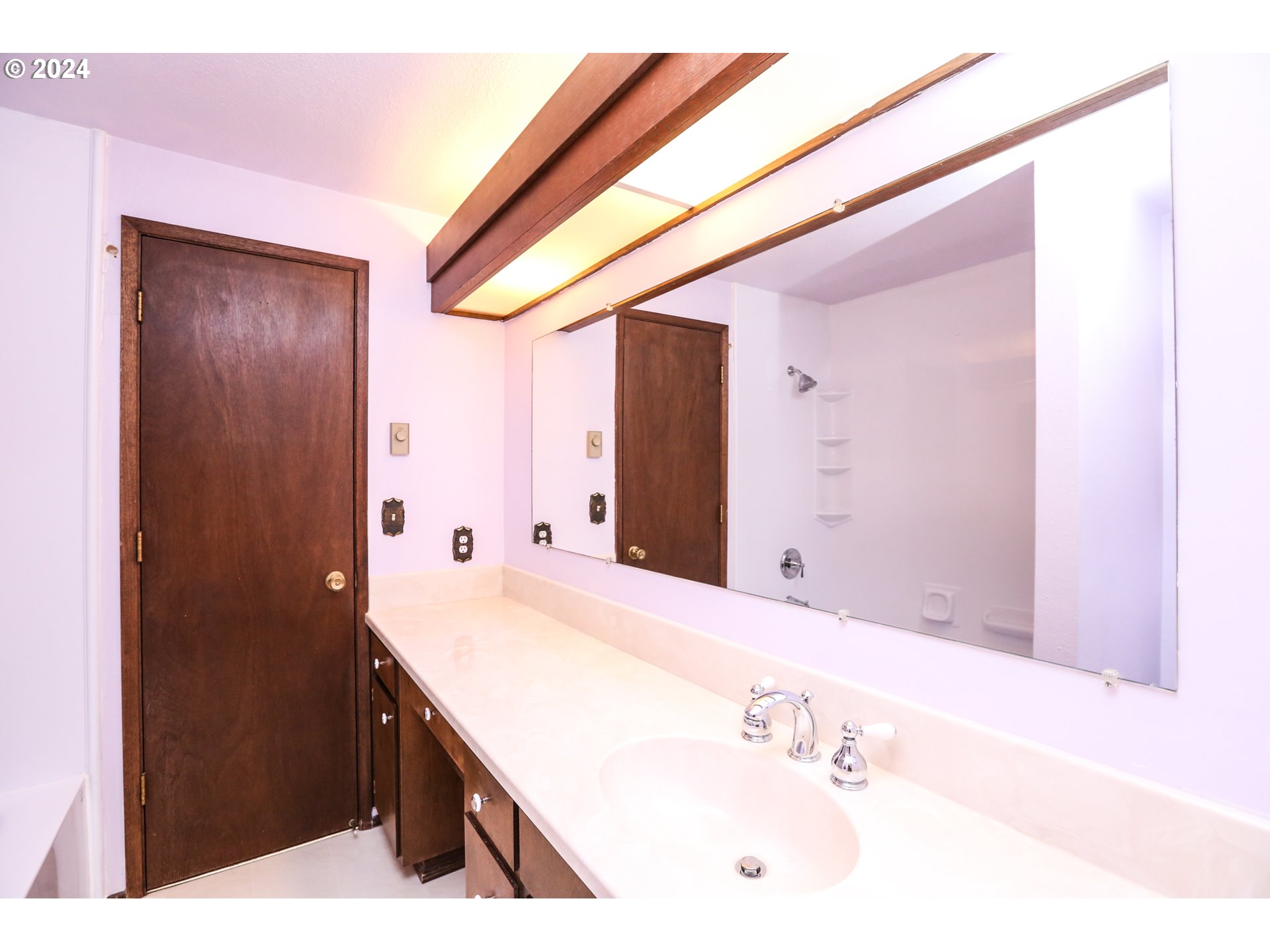 431 65th Street Springfield, OR 97478 - Photo 27 of 32 a bathroom with a sink and a mirror