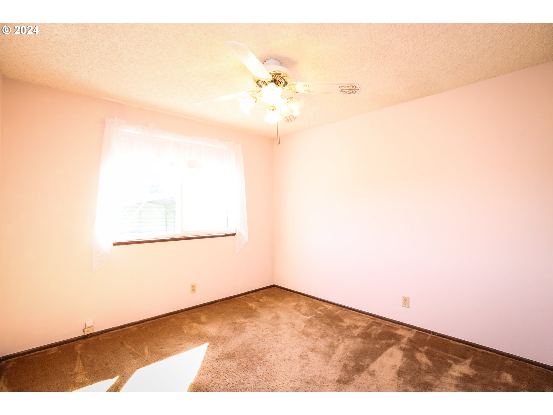 431 65th Street Springfield, OR 97478 - Photo 29 of 32 a view of a room