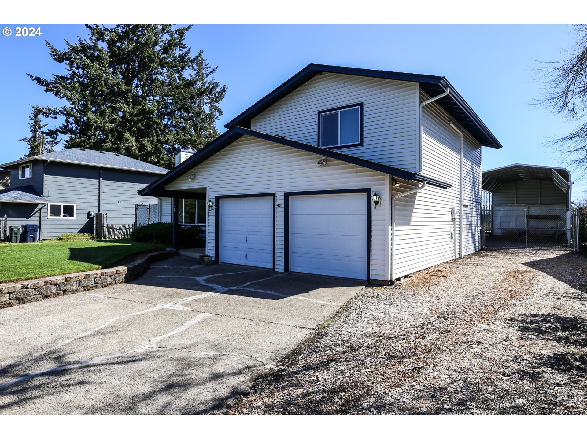 431 65th Street Springfield, OR 97478 - Photo 3 of 32 a view of a house with a yard and garage