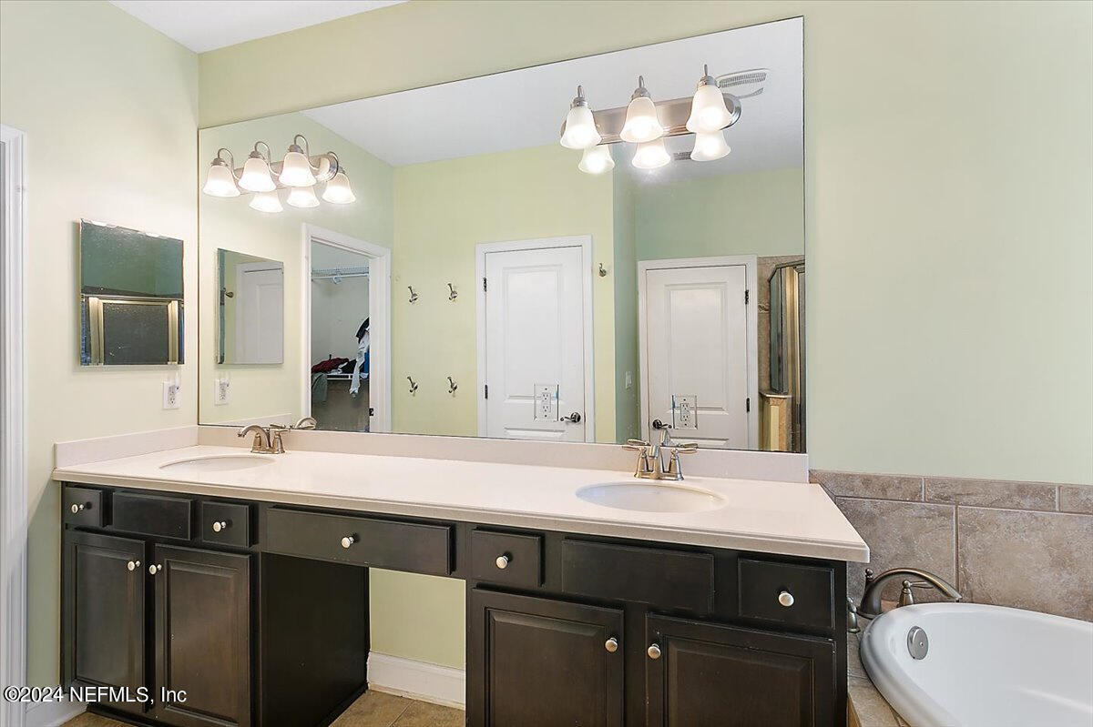 12205 Ridge Crossing Way Jacksonville, FL 32226 - Photo 11 of 25 Primary Bathroom