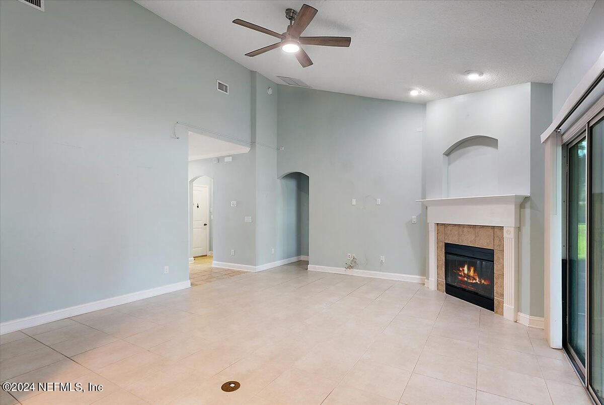 12205 Ridge Crossing Way Jacksonville, FL 32226 - Photo 4 of 25 Living Room