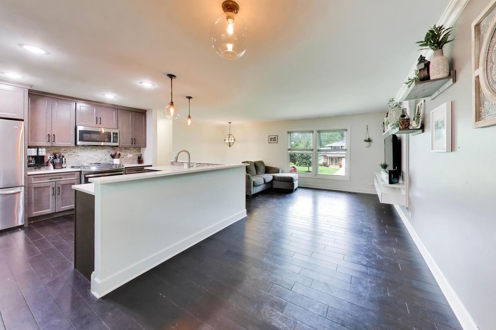 2167 Midhurst Road Downers Grove, IL 60516 - Photo 8 of 50 Gallery Image 8