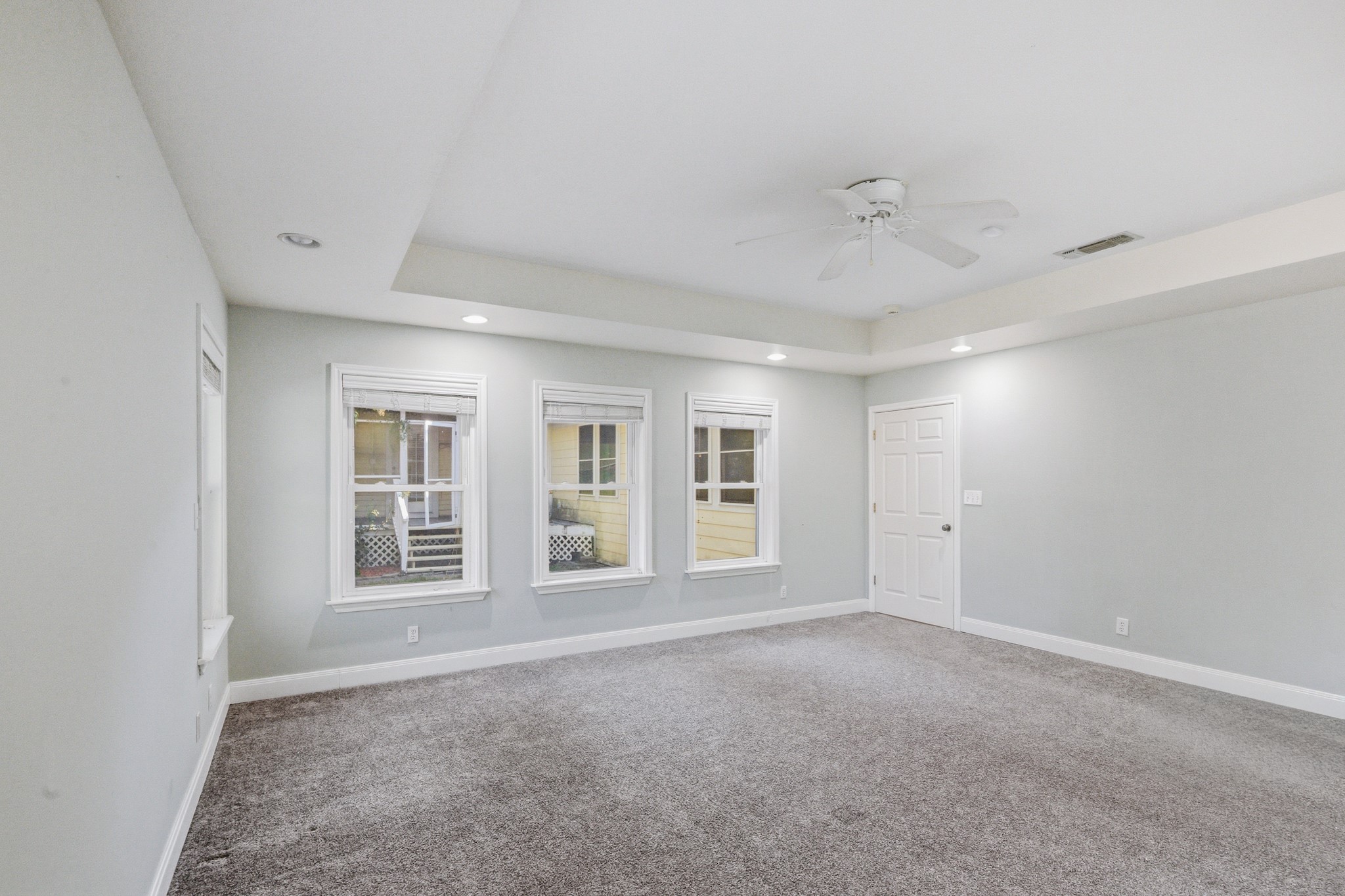 901 North Craig Street Victoria, TX 77901 - Photo 23 of 46 an empty room with windows