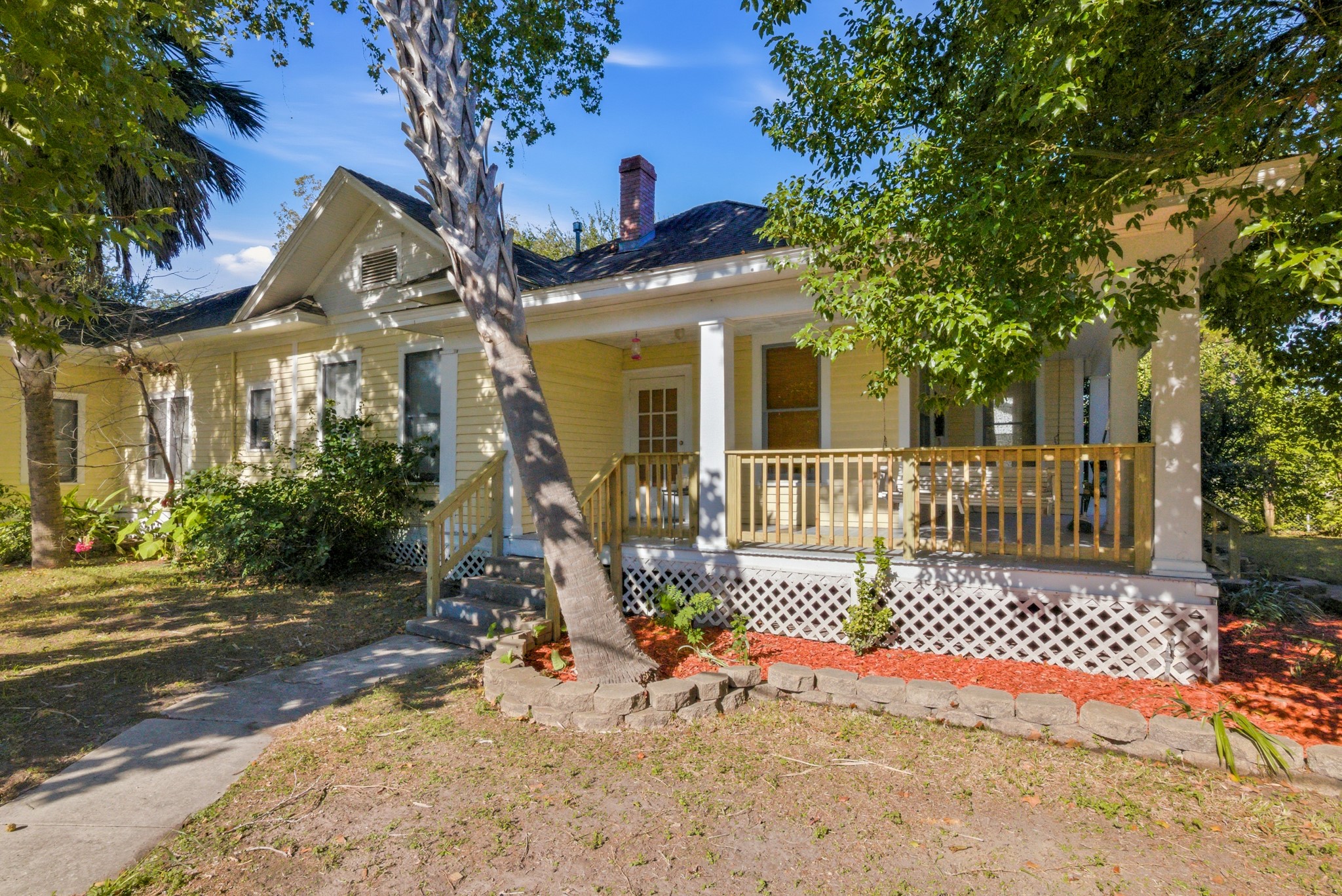 901 North Craig Street Victoria, TX 77901 - Photo 3 of 46 a view of a brick house with large windows and a small yard