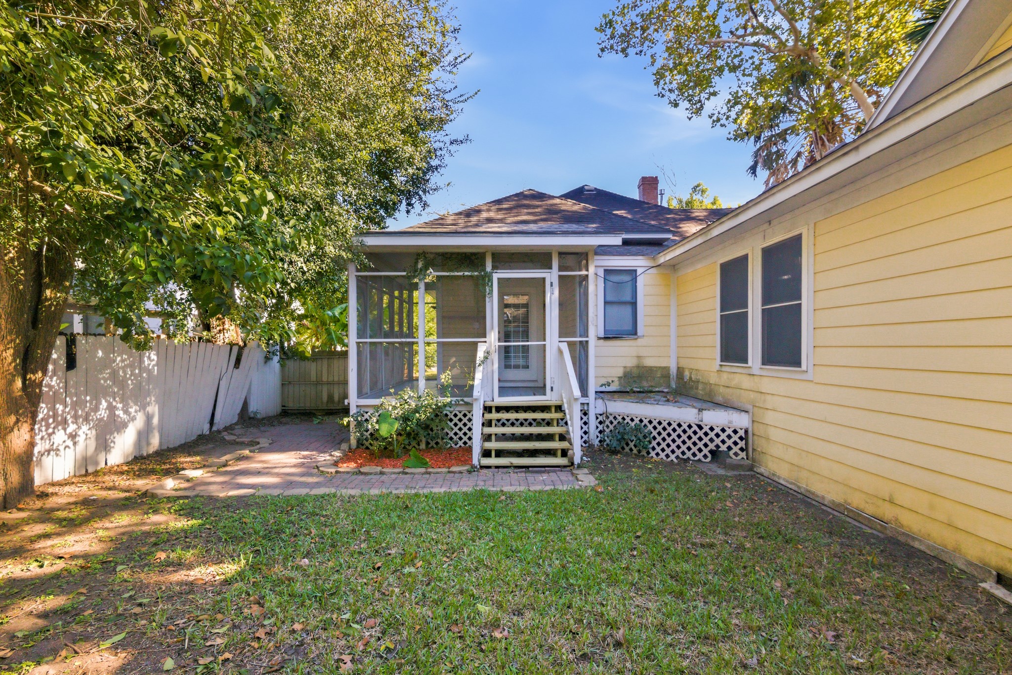 901 North Craig Street Victoria, TX 77901 - Photo 43 of 46 a front view of a house with a garden