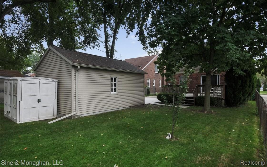 1560 Hampton Road Grosse Pointe, MI 48236 - Photo 29 of 31 30.jpg