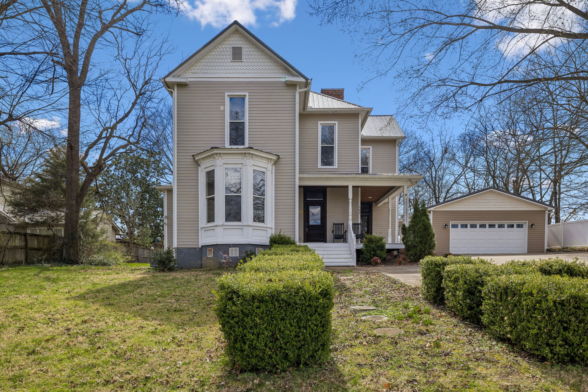 504 5th Avenue West Springfield, TN 37172 - Photo 2 of 57 a front view of a house with garden