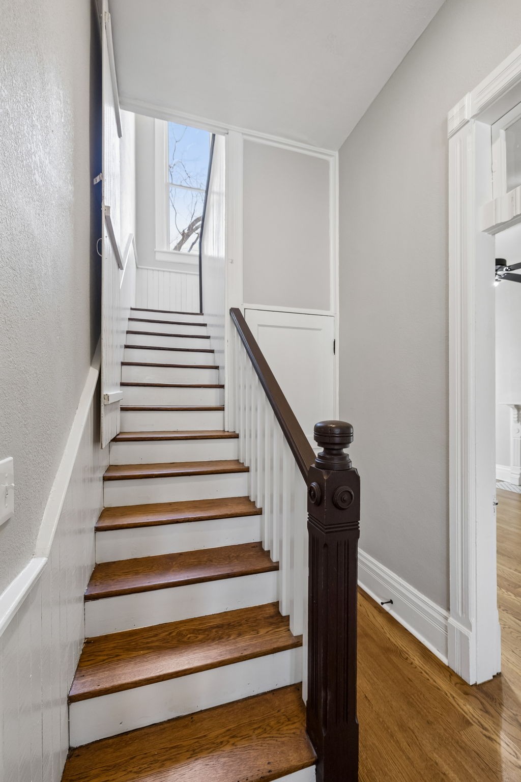 504 5th Avenue West Springfield, TN 37172 - Photo 27 of 57 a view of entryway and hall with wooden floor