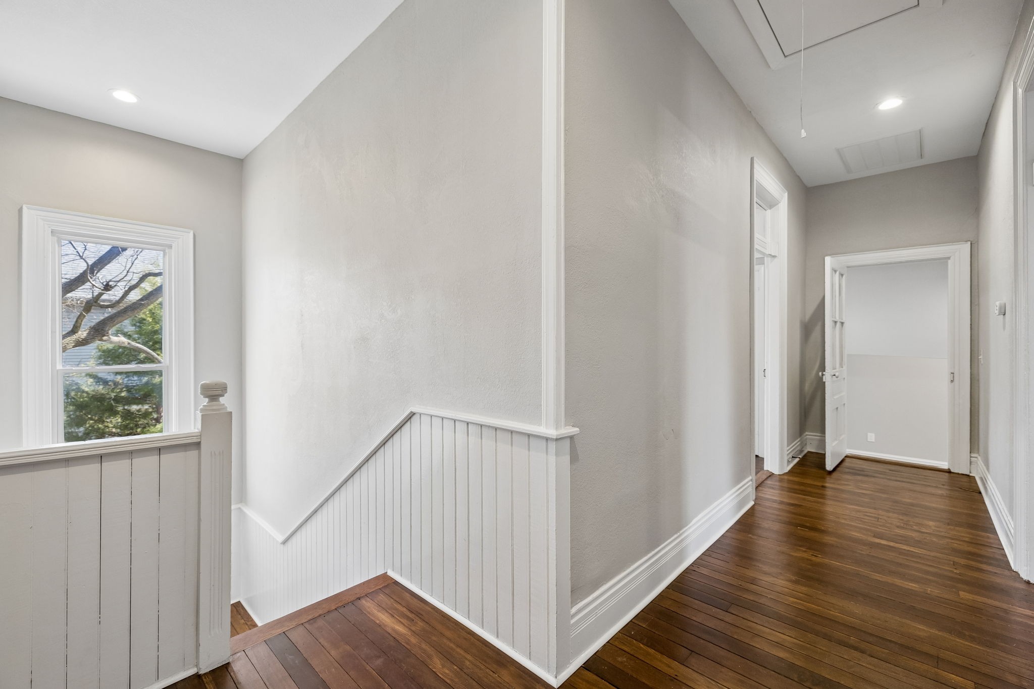 504 5th Avenue West Springfield, TN 37172 - Photo 28 of 57 a view of a hallway with wooden floor and closet