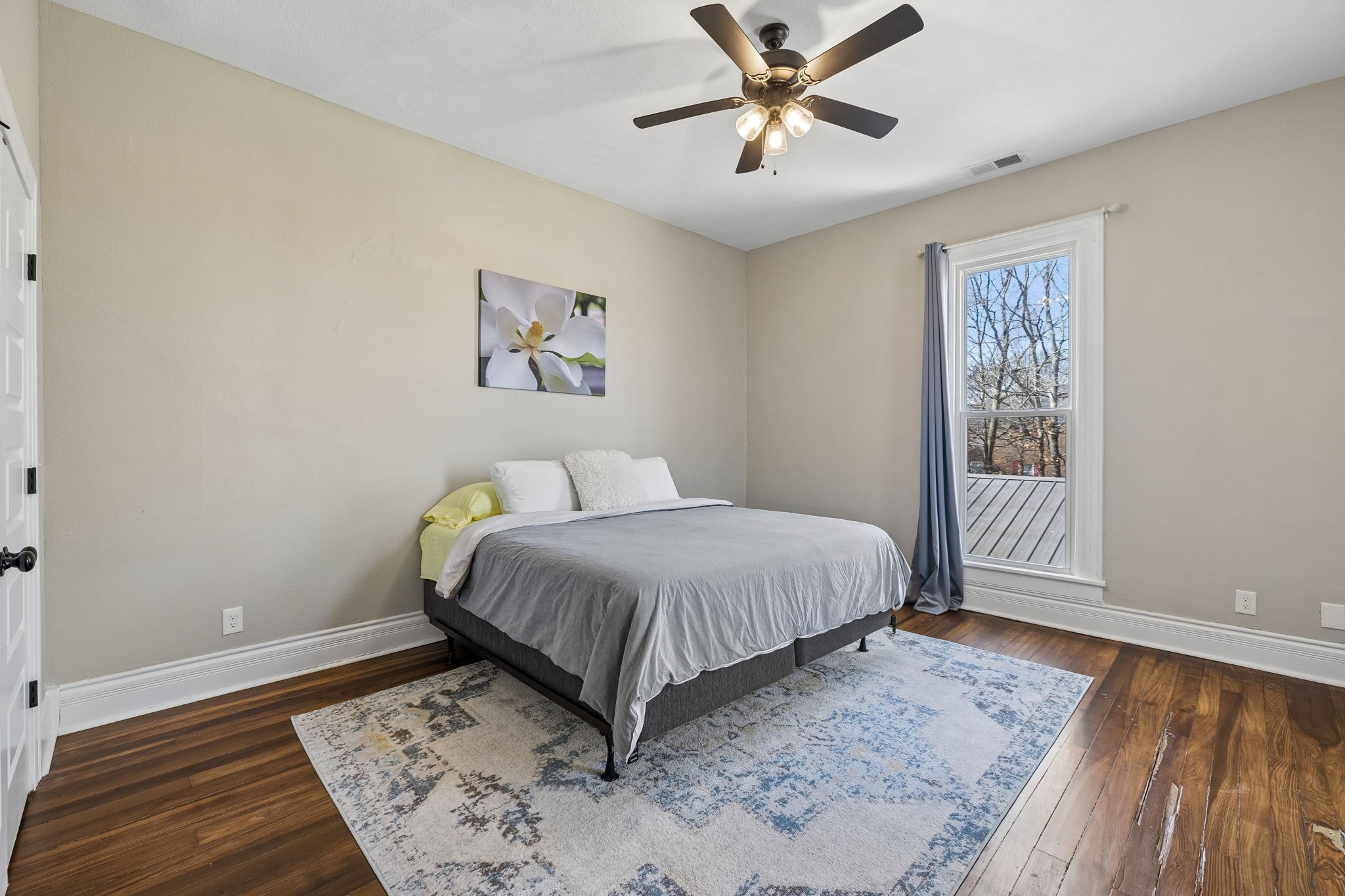 504 5th Avenue West Springfield, TN 37172 - Photo 29 of 57 a bedroom with a large bed and a window