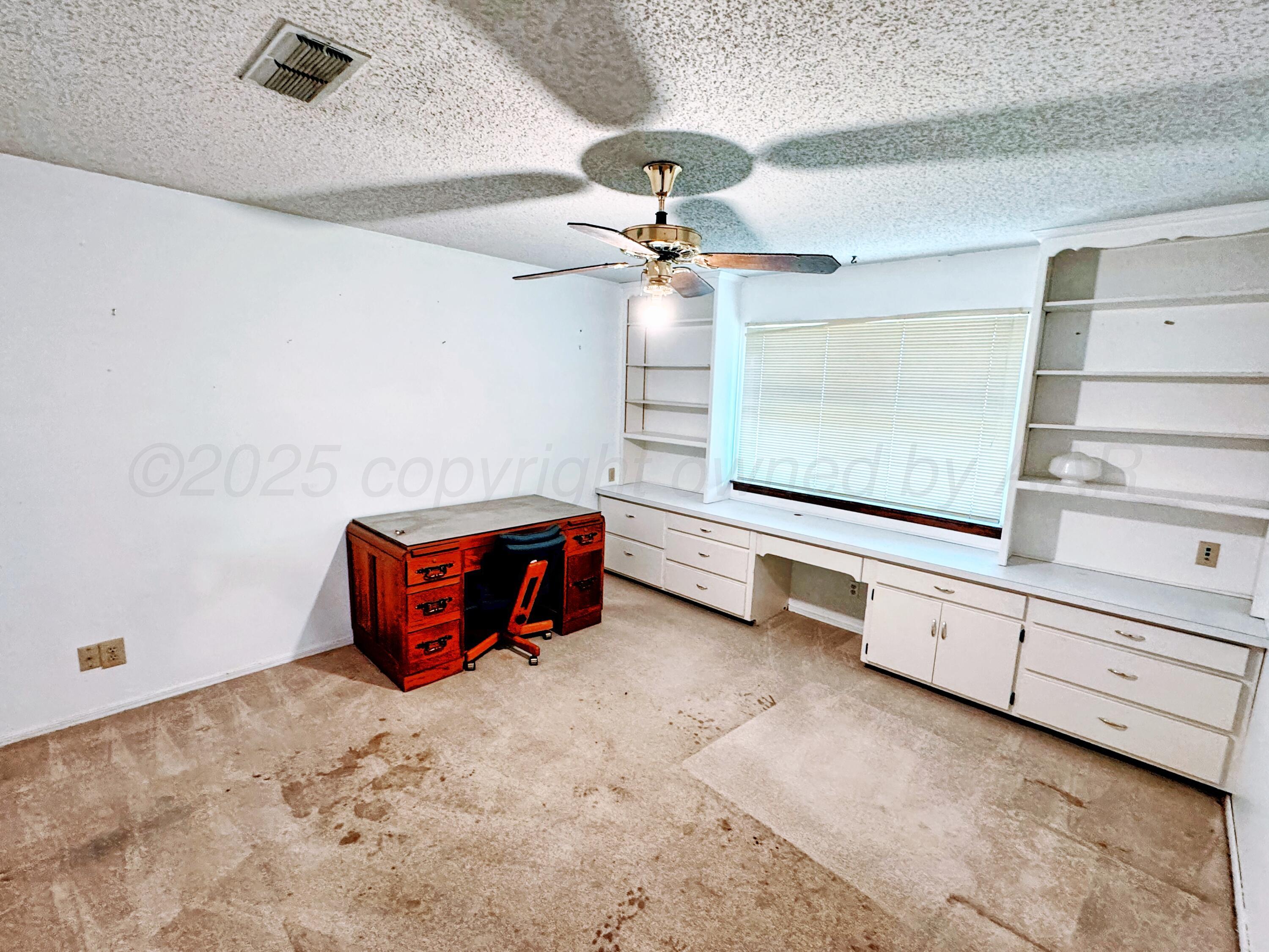 1905 Utah Street Perryton, TX 79070 - Photo 7 of 22 a living room with furniture