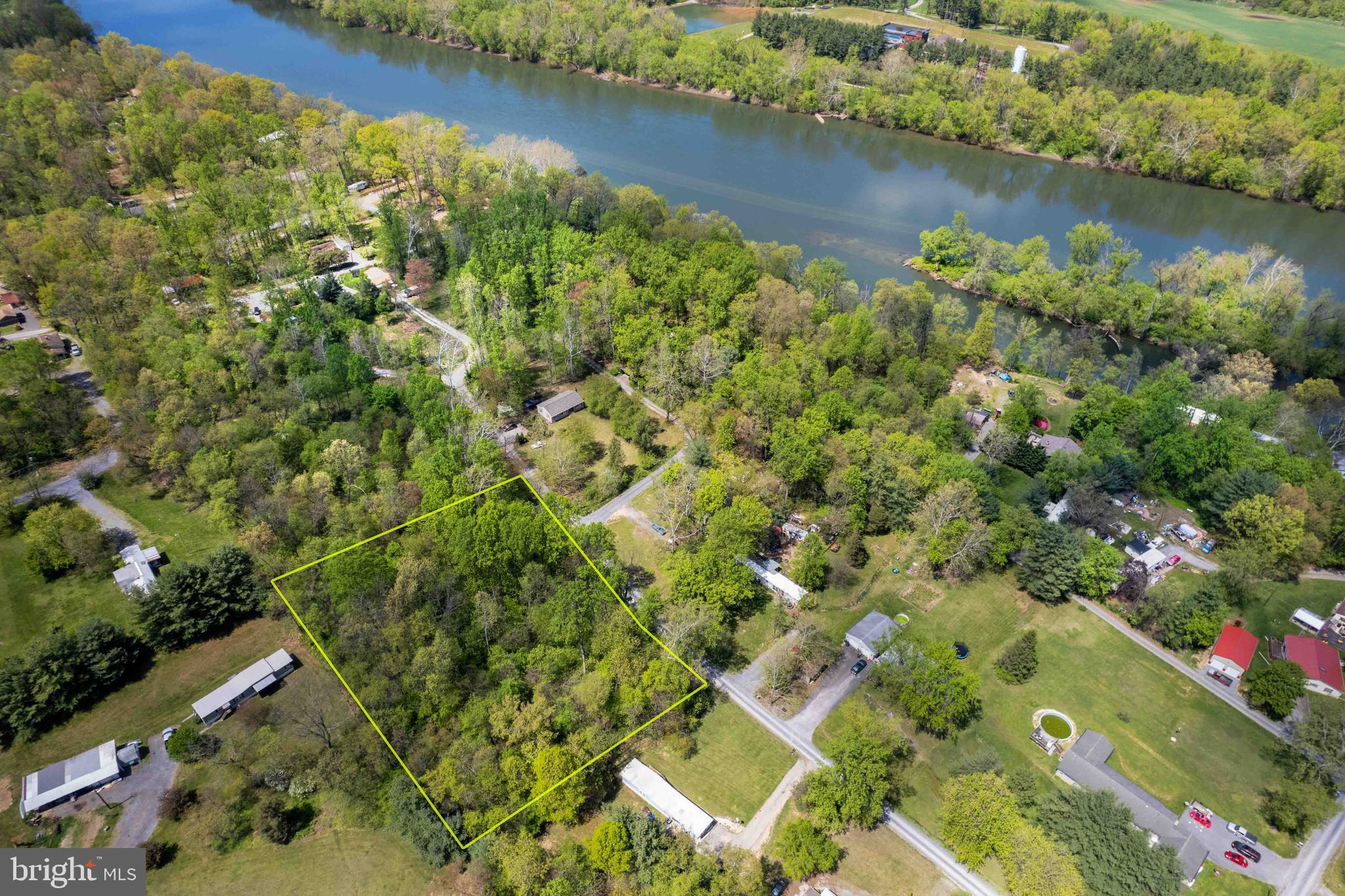 an aerial view of a houses with swimming pool and lake view