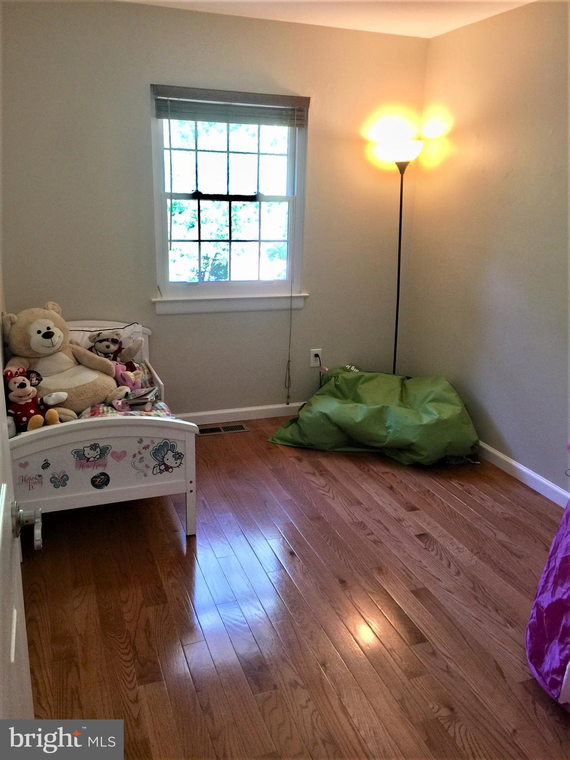 2059 Headlands Circle Reston, VA 20191 - Photo 13 of 30 Third Bedroom w/ shiny wood floors, big closet