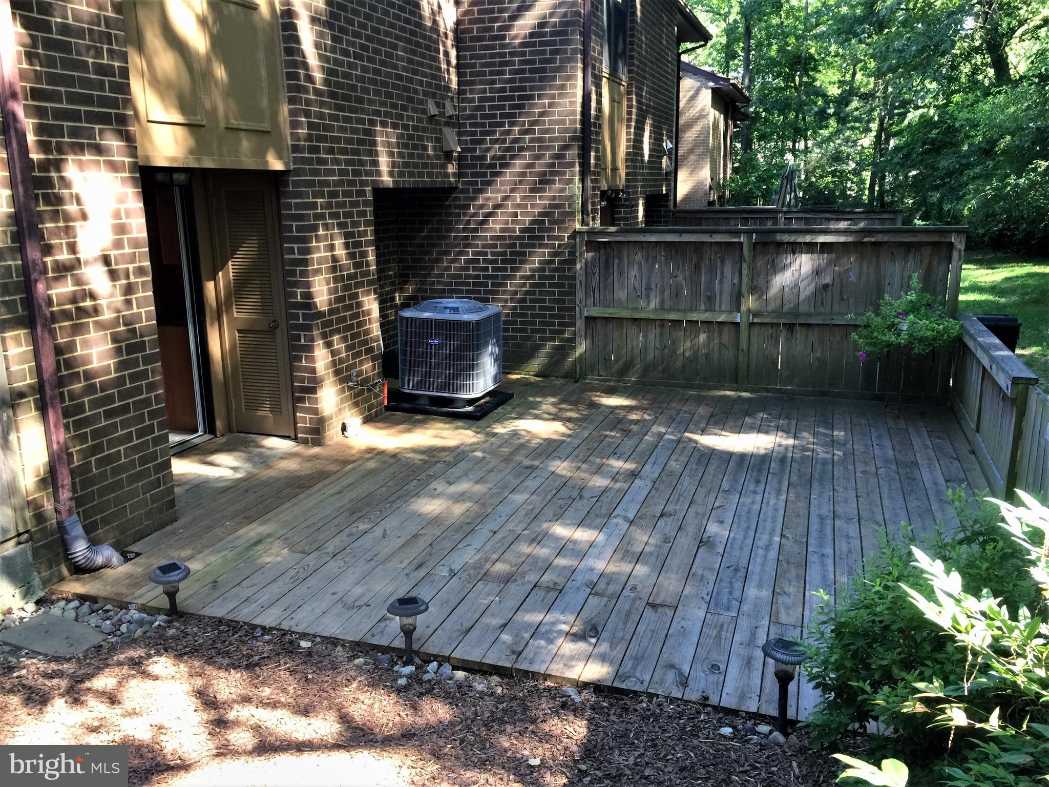 2059 Headlands Circle Reston, VA 20191 - Photo 20 of 30 Good size main level deck - fenced yard