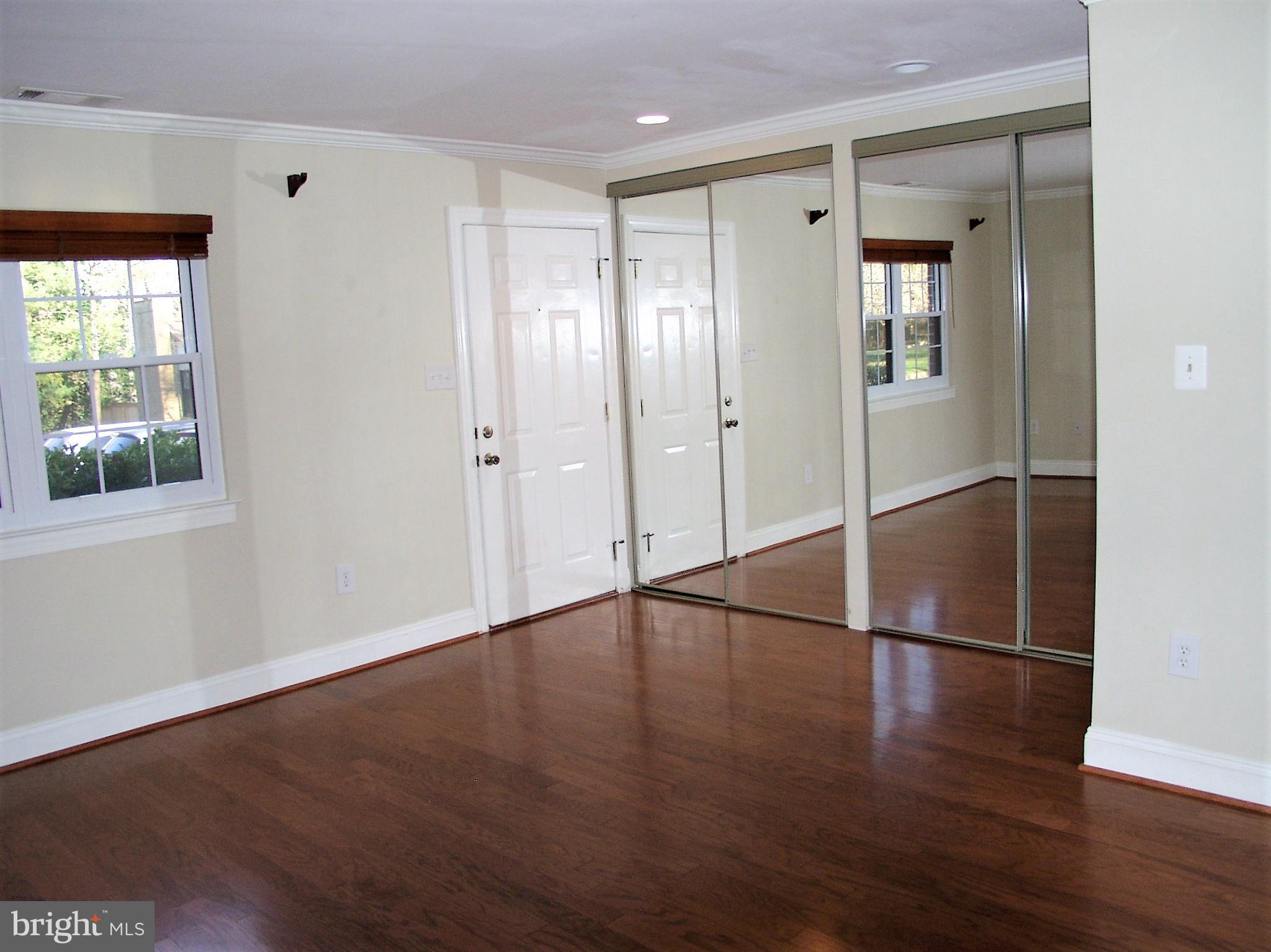 2059 Headlands Circle Reston, VA 20191 - Photo 4 of 30 Plenty of storage w/ organizers on main lvl and up