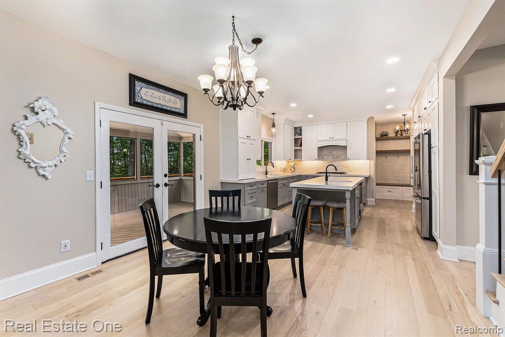 724 Woodfield Way Rochester Hills, MI 48307 - Photo 8 of 27