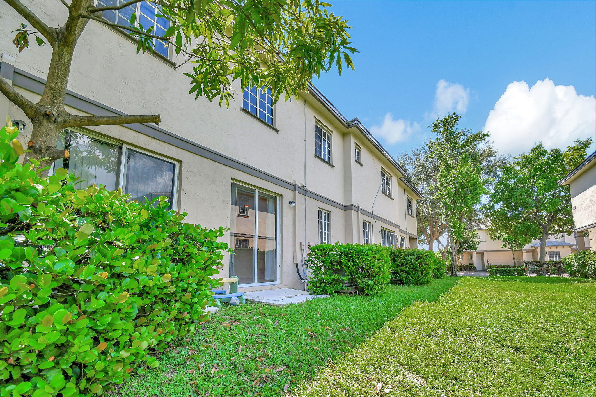 965 Abaco Lane Riviera Beach, FL 33404 - Photo 4 of 45 BACK OF TOWNHOUSE