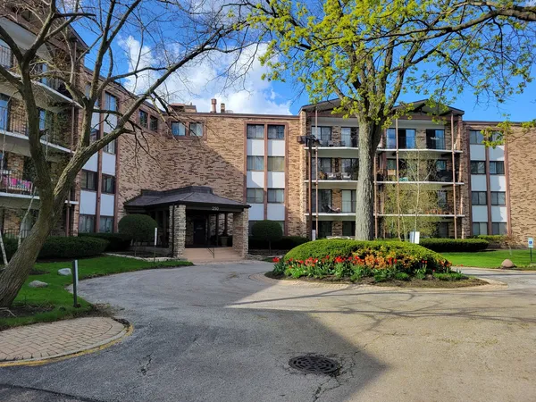 $269,900 | 250 West Parliament Place, Unit 307, Mount Prospect, IL 60056