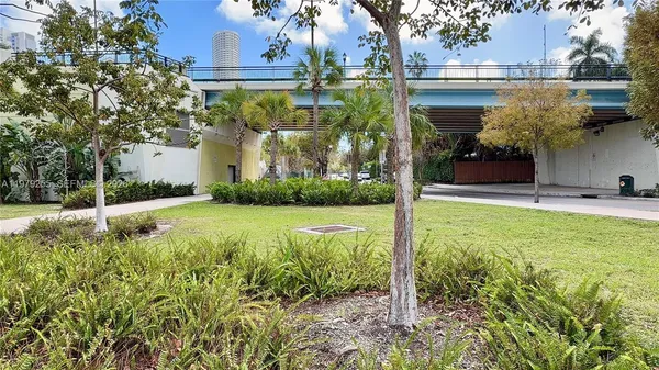 a view of a fountain in front of a house