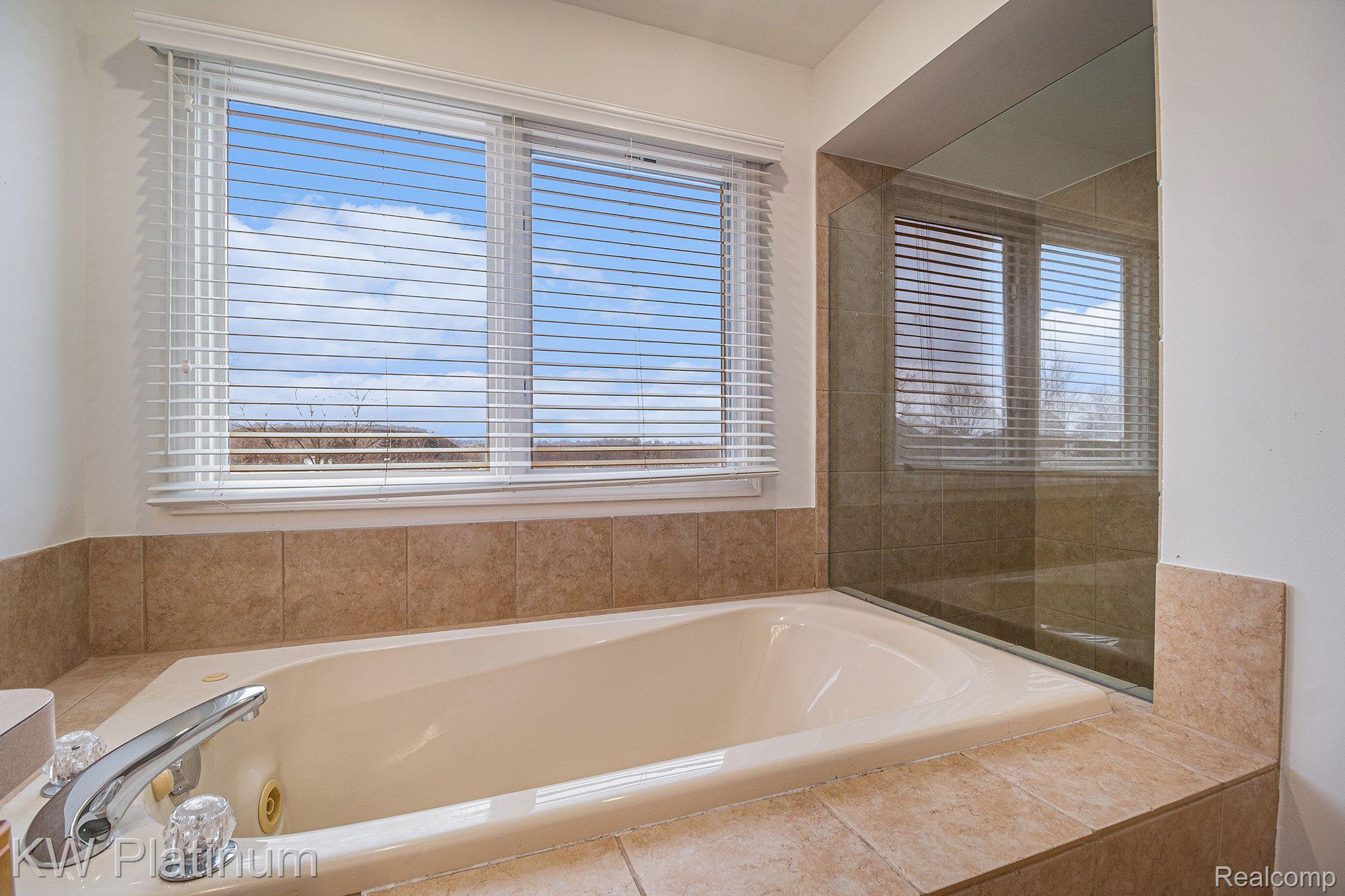 1215 Putnam Circle Rochester, MI 48307 - Photo 14 of 28 Gallery Image 14