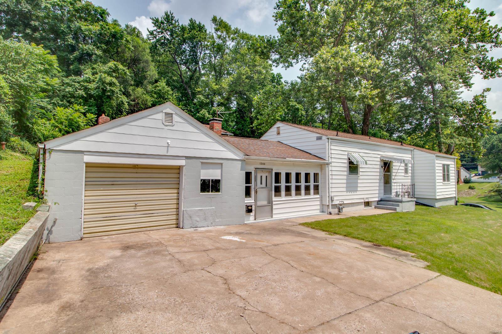1200 Funke Street Alton, IL 62002 - Photo 1 of 30 Gallery Image 1